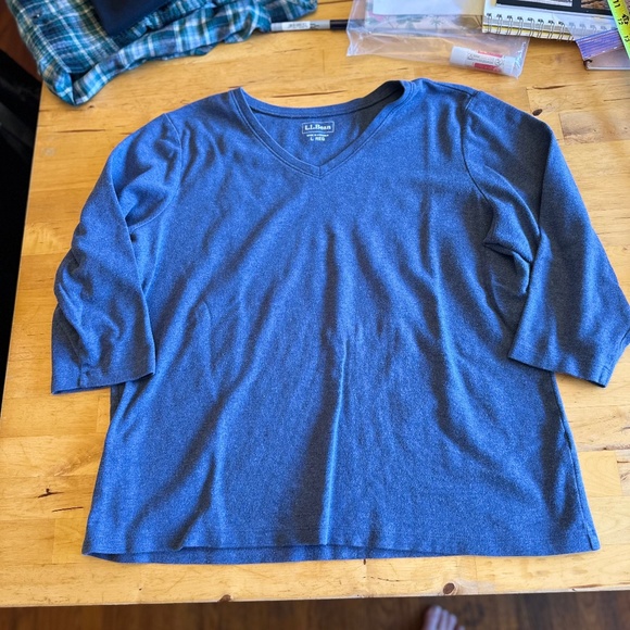 L.L. bean Women's V-neck cotton tees, 3/4 sleeve, Large, 4 pieces - Picture 4 of 6